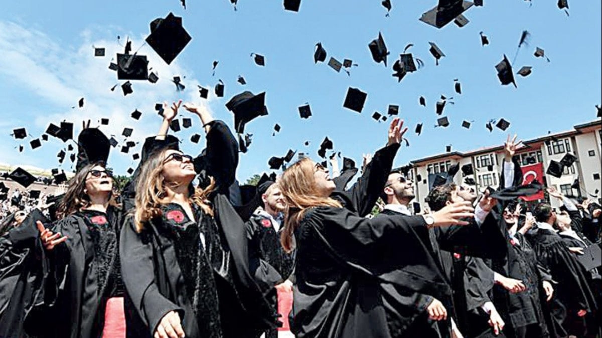 Üniversite fiyatları uçtu sahte diplomaya talep arttı Üniversite fiyatları uçtu sahte diplomaya talep arttı