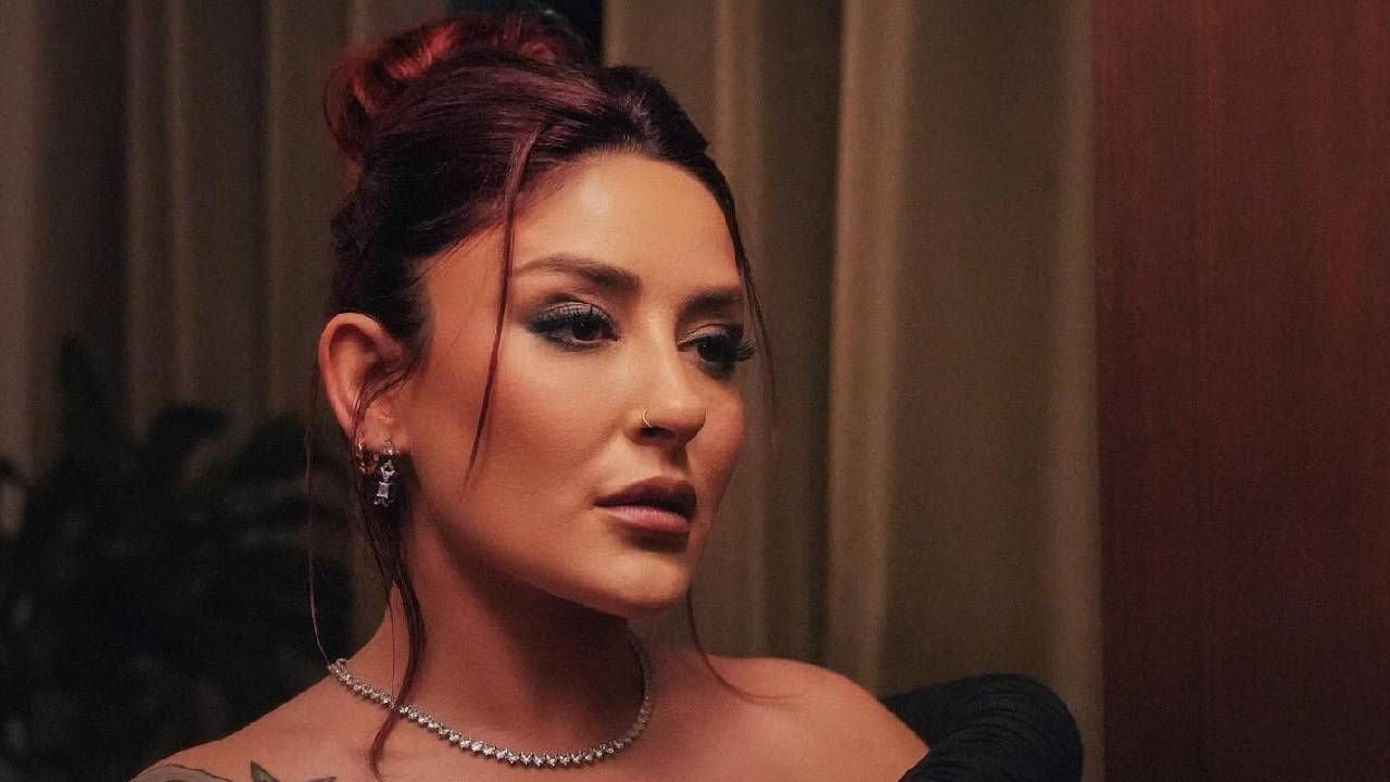 Ünlü şarkıcı Melek Mosso kafa üstü düştü: “Lütfen dua edin” Ünlü şarkıcı Melek Mosso kafa üstü düştü: “Lütfen dua edin”