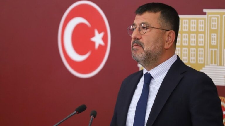 Veli Ağbaba: Belediye başkanlarını cezaevine atacağına, gel yoksullukla, işsizlikle uğraş Veli Ağbaba: Belediye başkanlarını cezaevine atacağına, gel yoksullukla, işsizlikle uğraş