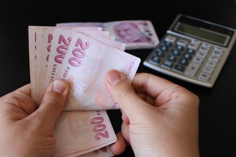 Yarın sosyal yardımlar ve maaşlar artacak! Yeni zamlı ücret tablosu ortaya çıktı Yarın sosyal yardımlar ve maaşlar artacak! Yeni zamlı ücret tablosu ortaya çıktı