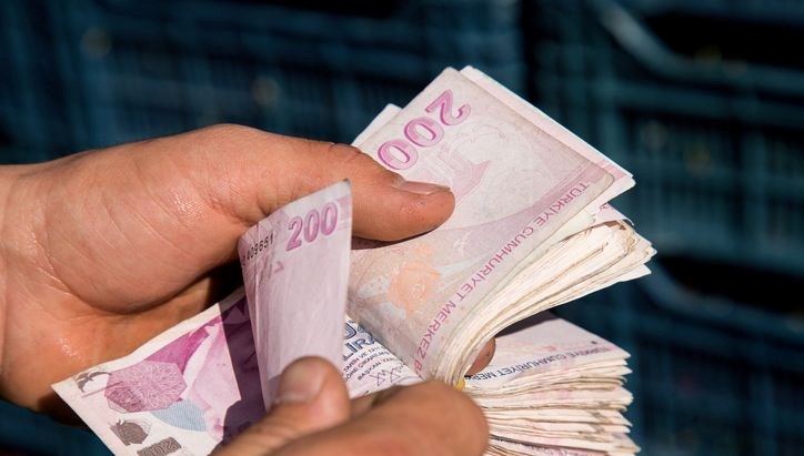 Yaşlı ve engelli aylıkları hesaplara geçiyor Yaşlı ve engelli aylıkları hesaplara geçiyor