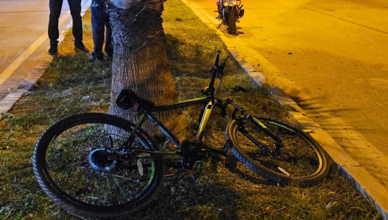 Yaya geçidinden geçen bisikletliye motosiklet çarptı: 1 ölü Yaya geçidinden geçen bisikletliye motosiklet çarptı: 1 ölü