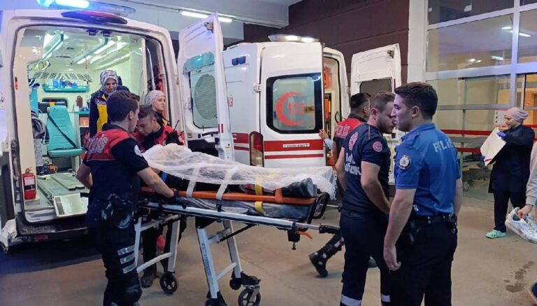 Yunus ekibi kaza yaptı, 2 polis yaralandı Yunus ekibi kaza yaptı, 2 polis yaralandı