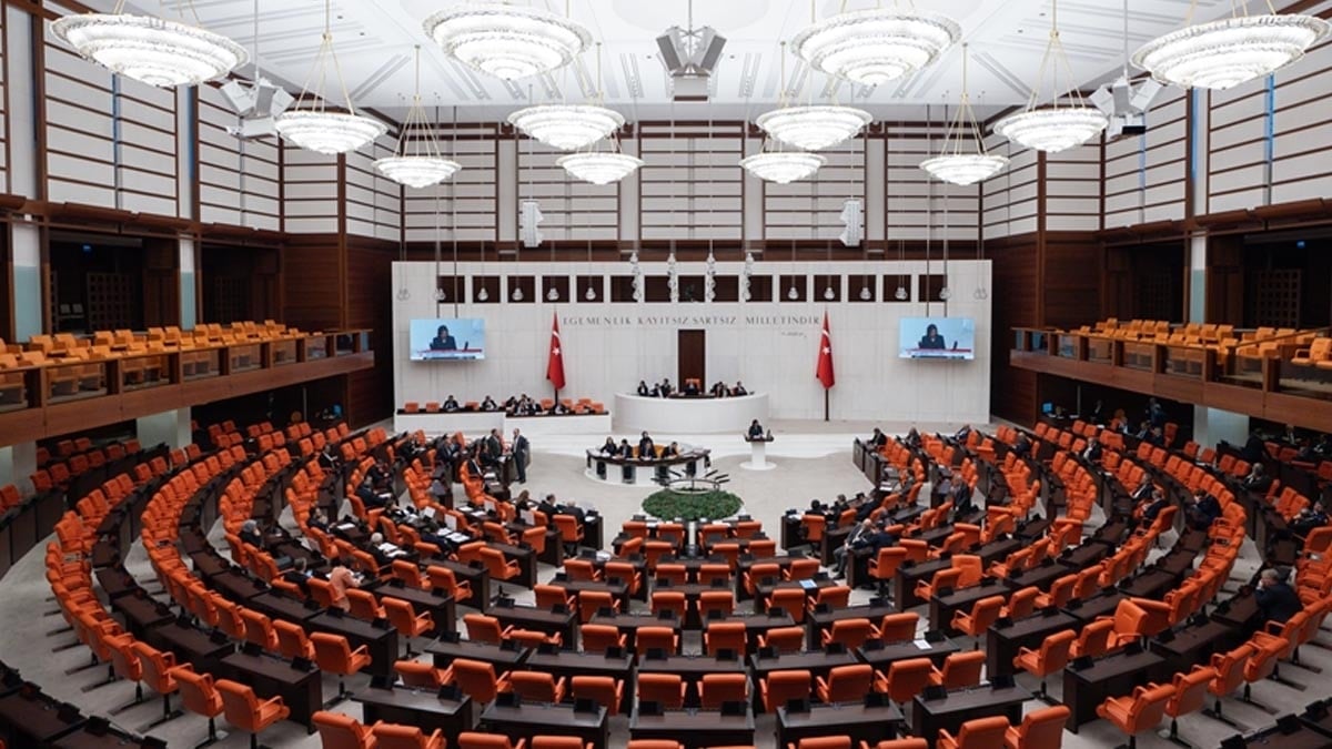 200’ü aşkın siyasetçi ve aydından ‘Yeni Anayasa’ bildirisi 200’ü aşkın siyasetçi ve aydından ‘Yeni Anayasa’ bildirisi