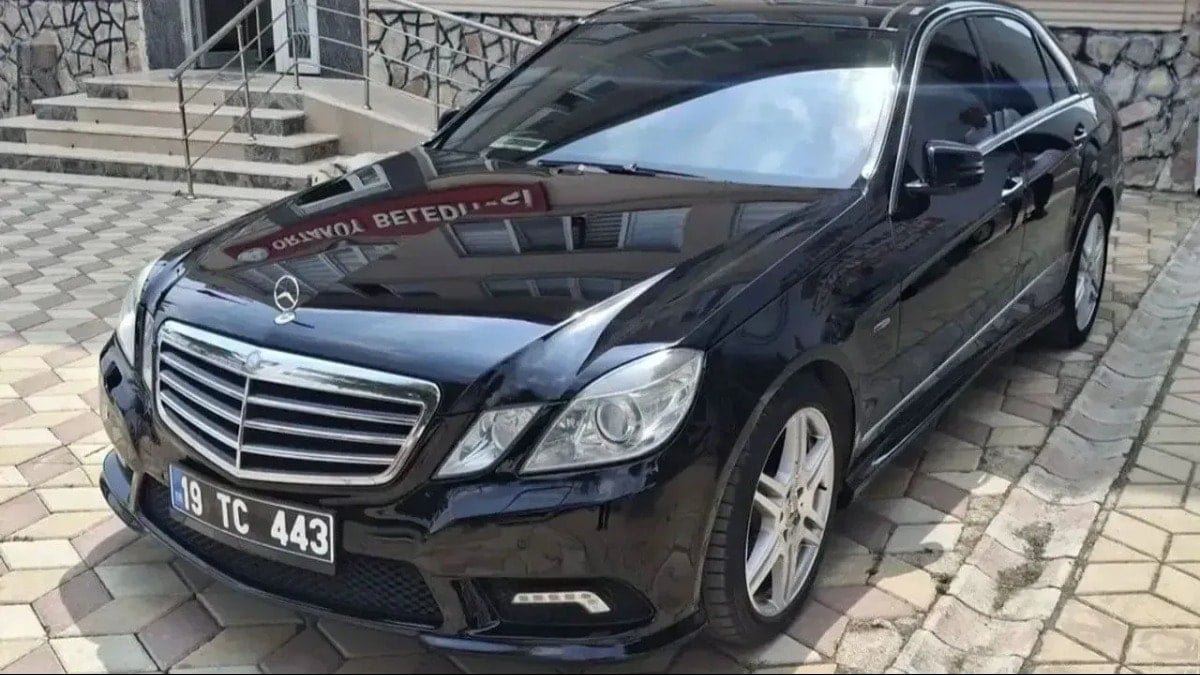 7 bin 69 nüfuslu ilçeye lüks makam aracı! Sosyal medya paylaşımı gündem oldu 7 bin 69 nüfuslu ilçeye lüks makam aracı! Sosyal medya paylaşımı gündem oldu