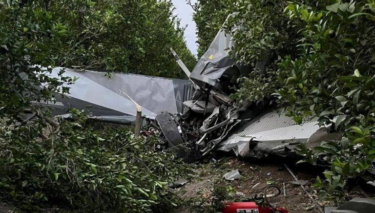 Adana’da eğitim uçağı düştü: Pilot ve yolcu ağır yaralı Adana’da eğitim uçağı düştü: Pilot ve yolcu ağır yaralı