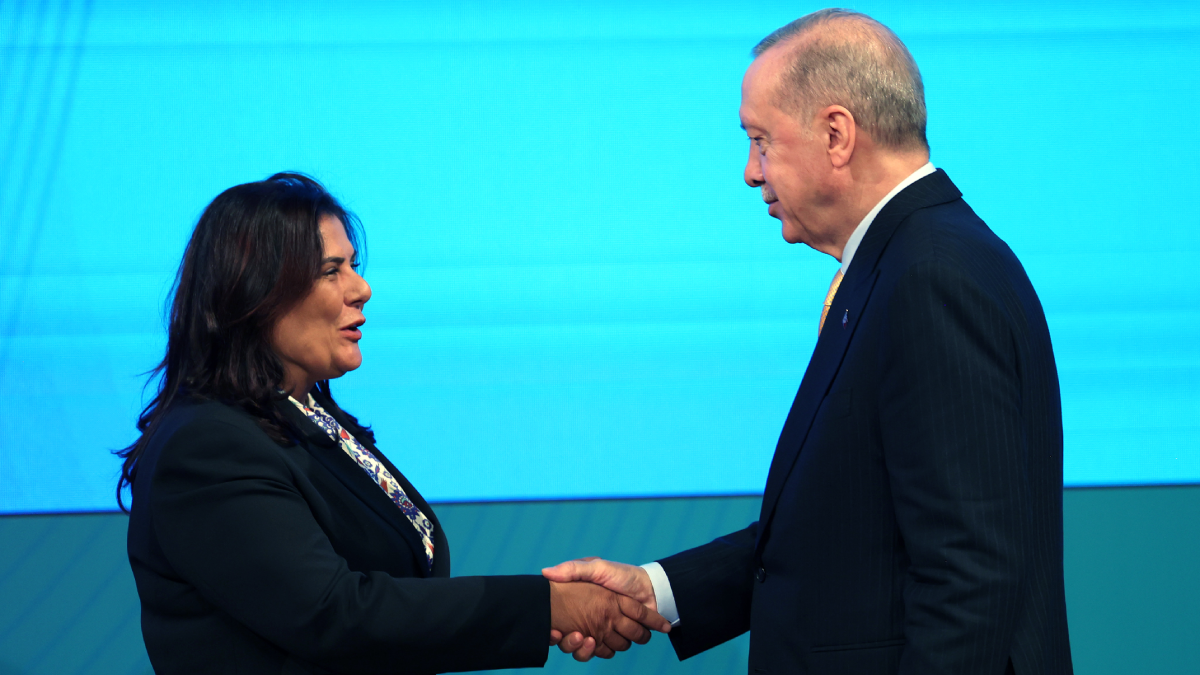 AKP’ye geçti, devletin muslukları açıldı: Çerçioğlu’na 860 milyon TL’lik kıyak AKP’ye geçti, devletin muslukları açıldı: Çerçioğlu’na 860 milyon TL’lik kıyak