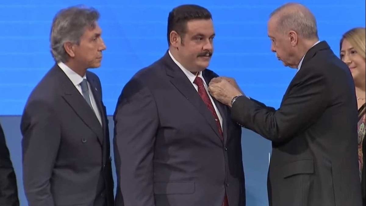 AKP’ye katılım töreninde şaşırtan uyarı: Başkan dondu kaldı AKP’ye katılım töreninde şaşırtan uyarı: Başkan dondu kaldı