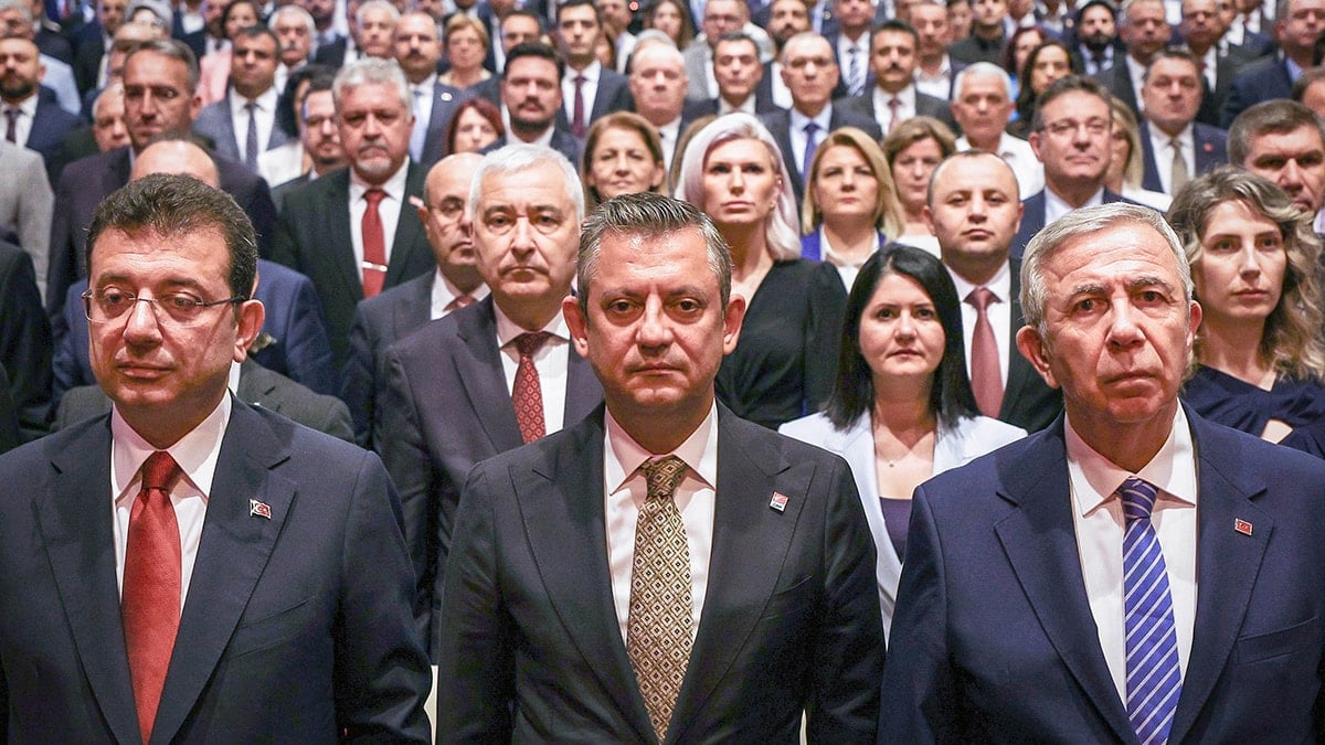 Ankara kulisleri kaynıyor: İmamoğlu aday olmazsa yerine Mansur Yavaş mı gelecek? Ankara kulisleri kaynıyor: İmamoğlu aday olmazsa yerine Mansur Yavaş mı gelecek?