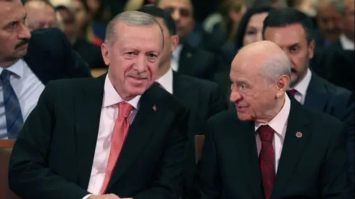 Bahçeli’den AKP’ye 24. yıl hediyesi Bahçeli’den AKP’ye 24. yıl hediyesi