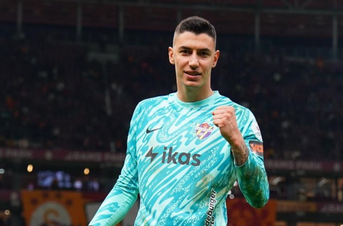 Berke Özer’in yeni adresi Fransa oluyor! Anlaşma tamam Berke Özer’in yeni adresi Fransa oluyor! Anlaşma tamam