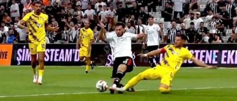 Beşiktaş-Eyüpspor maçına damga vuran penaltı kararı Beşiktaş-Eyüpspor maçına damga vuran penaltı kararı