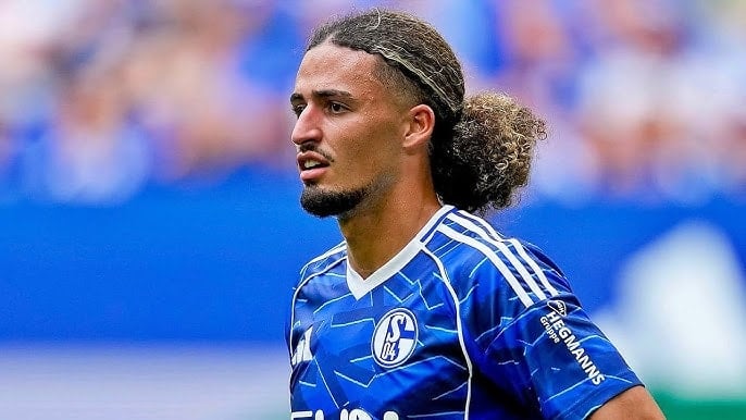 Beşiktaş’ın 19 yaşındaki yeni transferi İstanbul’a geldi Beşiktaş’ın 19 yaşındaki yeni transferi İstanbul’a geldi