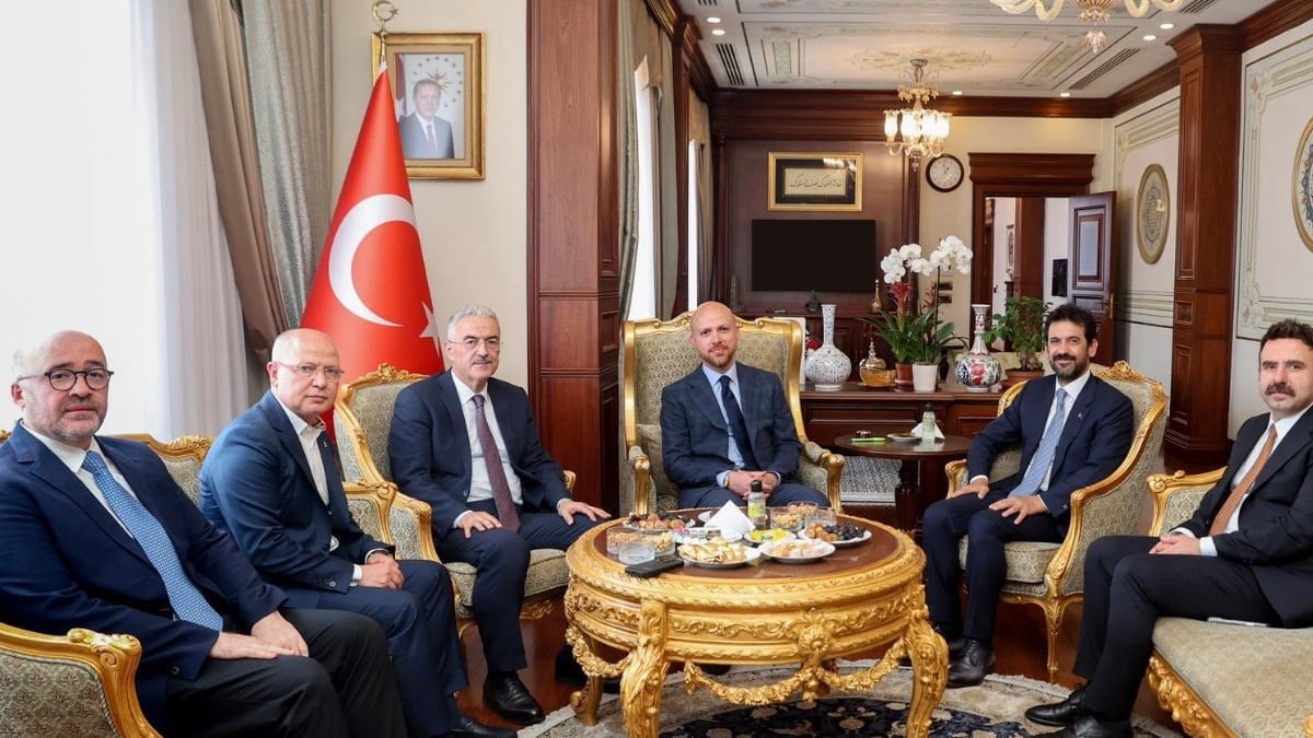 Bilal Erdoğan vali koltuğunda Bilal Erdoğan vali koltuğunda