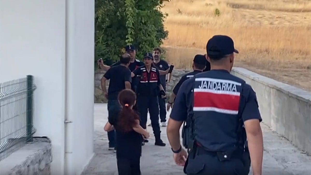 Boşanma aşamasındaki çift yangın çıkan evde ölü bulundu! Çarpıcı cezaevi detayı Boşanma aşamasındaki çift yangın çıkan evde ölü bulundu! Çarpıcı cezaevi detayı