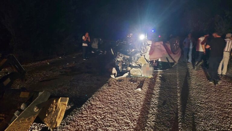 Çanakkale’de katliam gibi kaza: 6 ölü Çanakkale’de katliam gibi kaza: 6 ölü