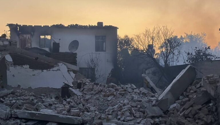 Çanakkale’de orman yangını ikinci gününde: Birçok ev ve alan alevlere teslim oldu Çanakkale’de orman yangını ikinci gününde: Birçok ev ve alan alevlere teslim oldu