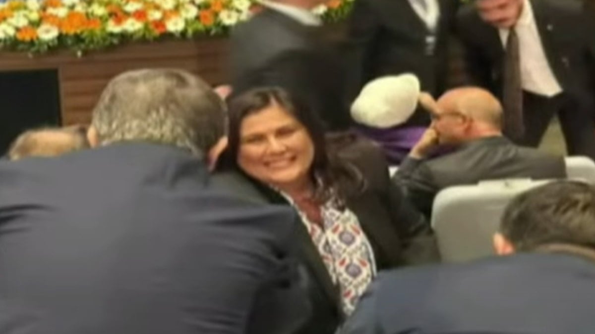 CHP’li vekil Çerçioğlu’nu tiye aldı: ‘Hapse girmedim gülüşü’ CHP’li vekil Çerçioğlu’nu tiye aldı: ‘Hapse girmedim gülüşü’
