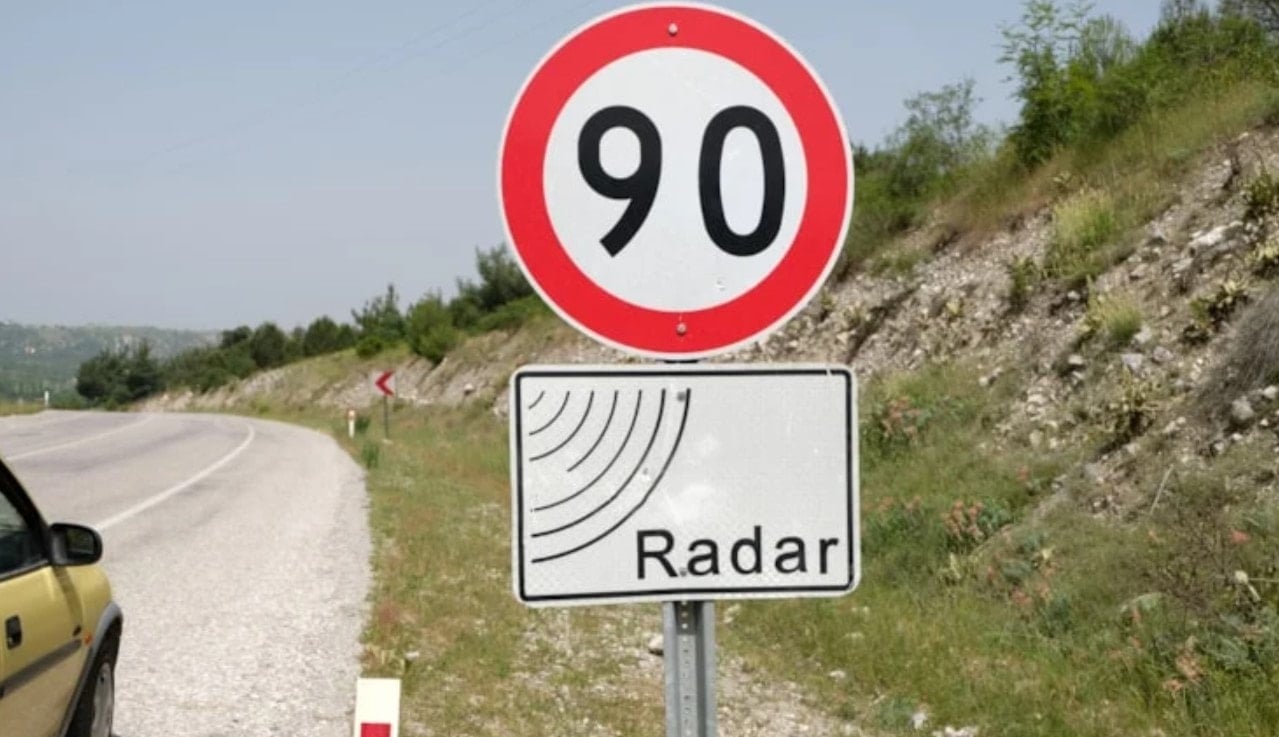 Dev cezaların ardından trafik tabelaları tamamen değişiyor Dev cezaların ardından trafik tabelaları tamamen değişiyor