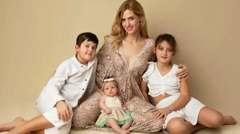 Dördüncü kez anne oluyor: Bebeğinin cinsiyetini açıkladı Dördüncü kez anne oluyor: Bebeğinin cinsiyetini açıkladı