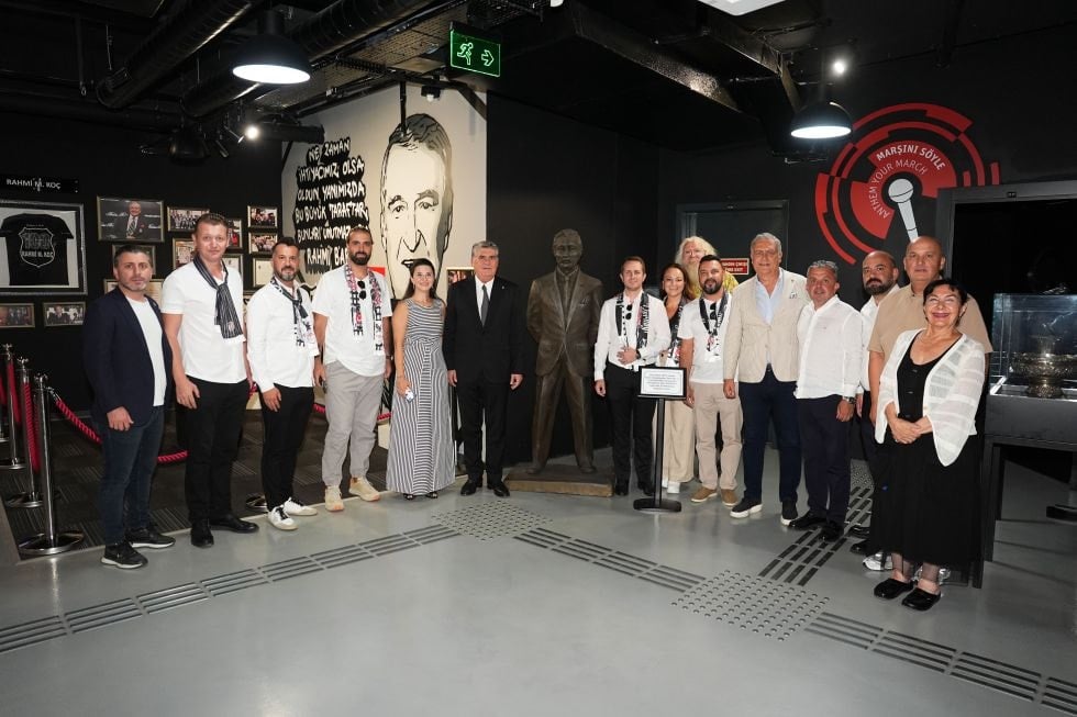 Efsane başkanın heykeli Beşiktaş Müzesi’nde Efsane başkanın heykeli Beşiktaş Müzesi’nde