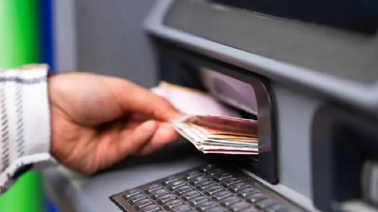 Emeklilere promosyon uyarısı: Bankalar arasında yarış kızıştı Emeklilere promosyon uyarısı: Bankalar arasında yarış kızıştı