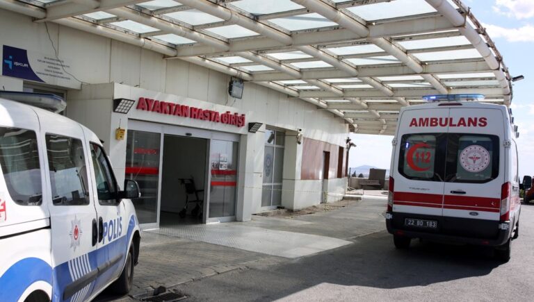 Fare zehri yutan bebek yoğun bakıma alındı Fare zehri yutan bebek yoğun bakıma alındı