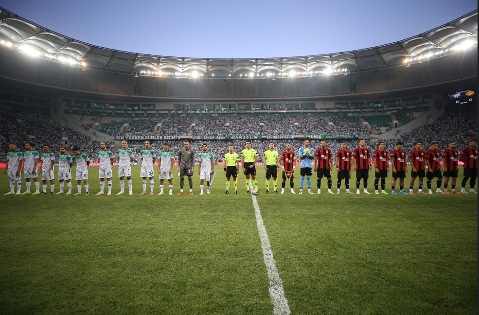 Futbolda Anadolu’dan yükselen dip dalga! Bu görüntüler İstanbul derbilerinde yok Futbolda Anadolu’dan yükselen dip dalga! Bu görüntüler İstanbul derbilerinde yok