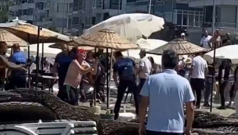 Halk plajında kavga: İzinsiz şezlong koyup para topladılar Halk plajında kavga: İzinsiz şezlong koyup para topladılar