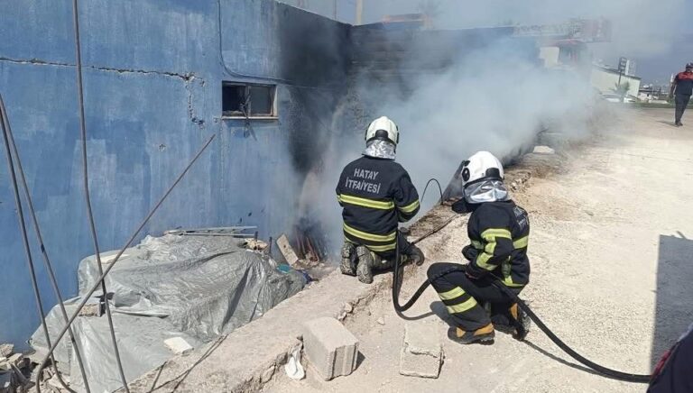 Hatay’da fabrikada yangın paniği Hatay’da fabrikada yangın paniği