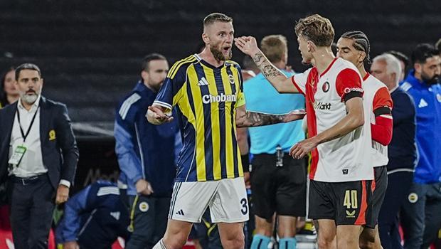 Hollanda gazetesi Sportnieuws: ‘Feyenoord, Mourinho’ya ilk darbeyi vurdu’ Hollanda gazetesi Sportnieuws: ‘Feyenoord, Mourinho’ya ilk darbeyi vurdu’
