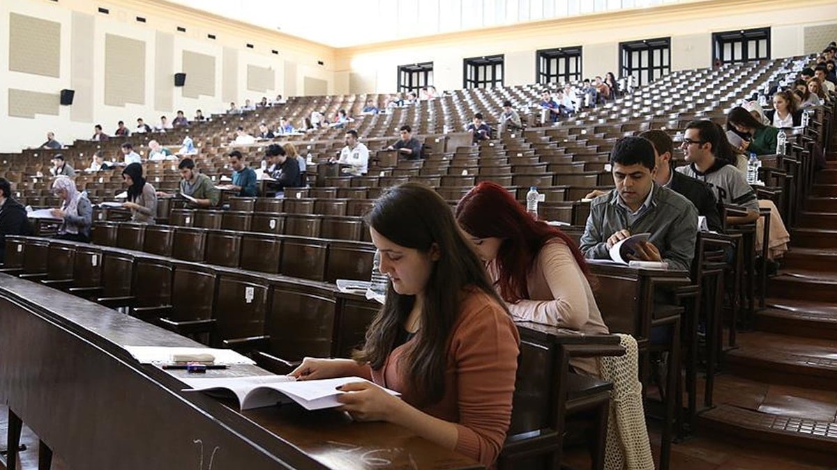 Hukuk fakültesi barajı yeniden değişti: YÖK Başkanı açıkladı Hukuk fakültesi barajı yeniden değişti: YÖK Başkanı açıkladı