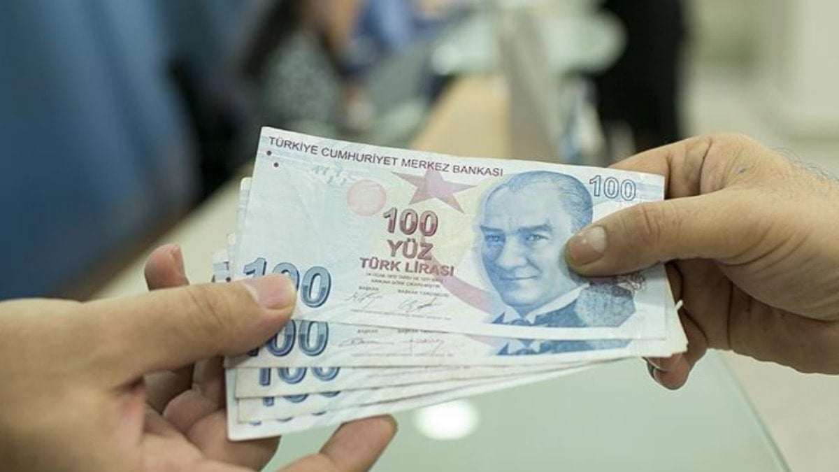 İktidar oy için emekliye kesenin ağzını açabilir! İktidar oy için emekliye kesenin ağzını açabilir!