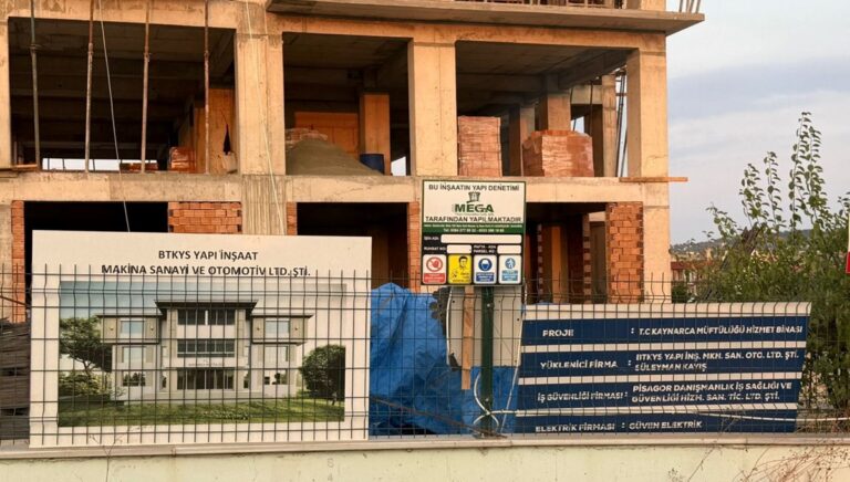 İnşaatta acı olay: Üçüncü kattan düşen işçi öldü İnşaatta acı olay: Üçüncü kattan düşen işçi öldü