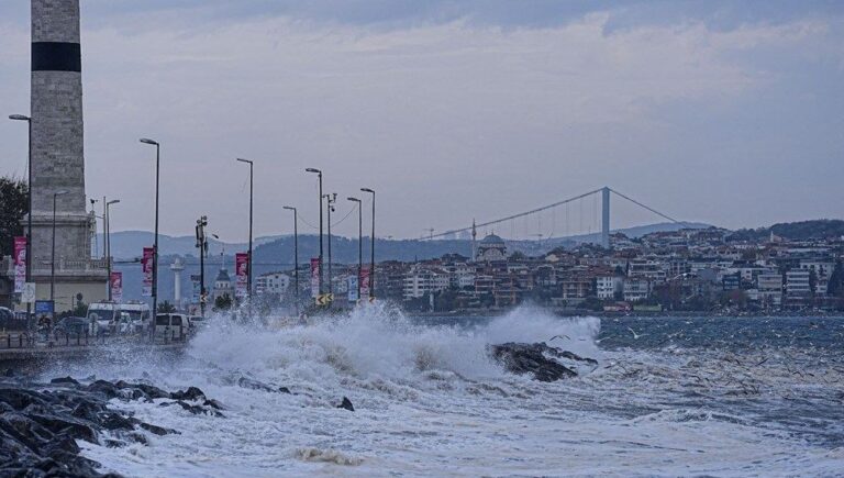 İstanbul için çifte uyarı! Bugüne dikkat: Gece saatlerine kadar sürecek İstanbul için çifte uyarı! Bugüne dikkat: Gece saatlerine kadar sürecek