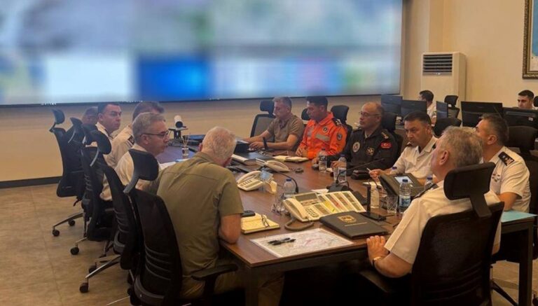 Jandarma’dan Sındırgı açıklaması: 3 bölük, 4 tim görevde Jandarma’dan Sındırgı açıklaması: 3 bölük, 4 tim görevde