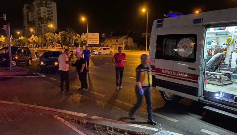 Kazaya neden oldu, “nasılsınız” diye sorup kaçtı Kazaya neden oldu, “nasılsınız” diye sorup kaçtı