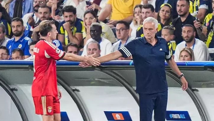 Kerem Aktürkoğlu ve Mourinho tribünleri coşturdu Kerem Aktürkoğlu ve Mourinho tribünleri coşturdu