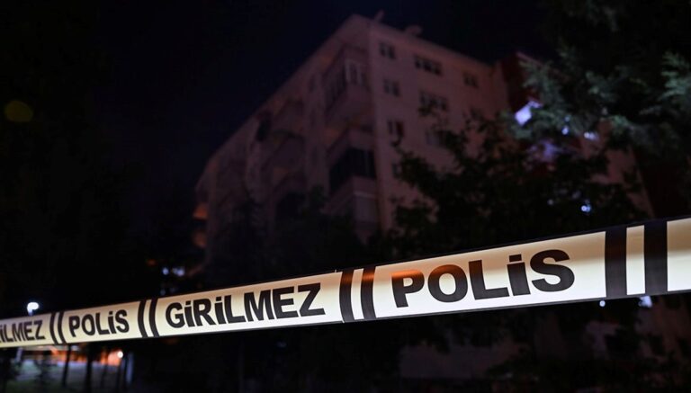 Kolonlar çatladı, 8 katlı bina tahliye edildi Kolonlar çatladı, 8 katlı bina tahliye edildi