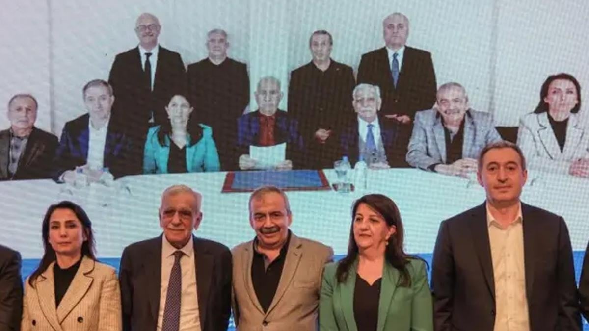 Komisyondan bir gün önce İmralı Heyetinden dikkat çeken açıklama Komisyondan bir gün önce İmralı Heyetinden dikkat çeken açıklama