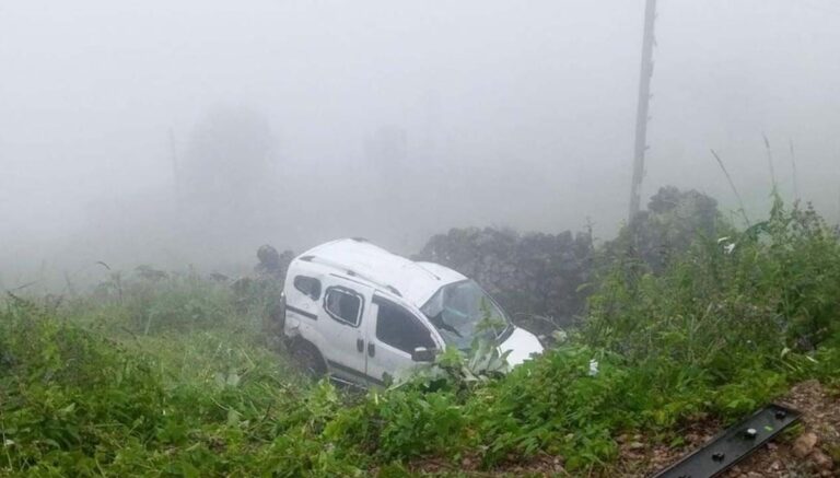 Köprülü kavşaktan düştü: 5 yaralı Köprülü kavşaktan düştü: 5 yaralı