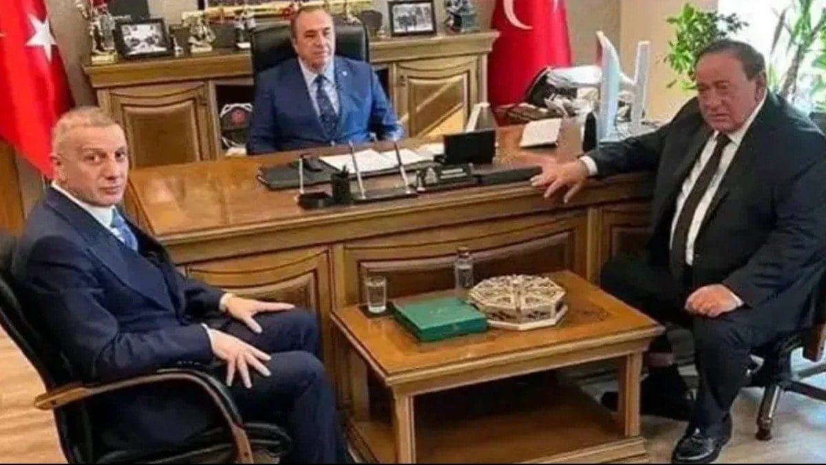 MHP’li vekilden dikkat çeken paylaşım: Çakıcı ve Yılmaz’la ‘dost meclisi’ MHP’li vekilden dikkat çeken paylaşım: Çakıcı ve Yılmaz’la ‘dost meclisi’