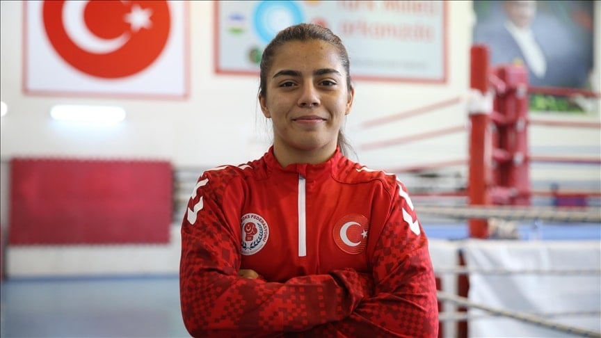 Milli boksör Simge Bekler madalya peşinde Milli boksör Simge Bekler madalya peşinde