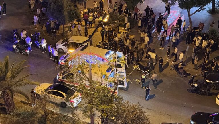 Motosiklet devrildi, 2 polis yaralandı Motosiklet devrildi, 2 polis yaralandı