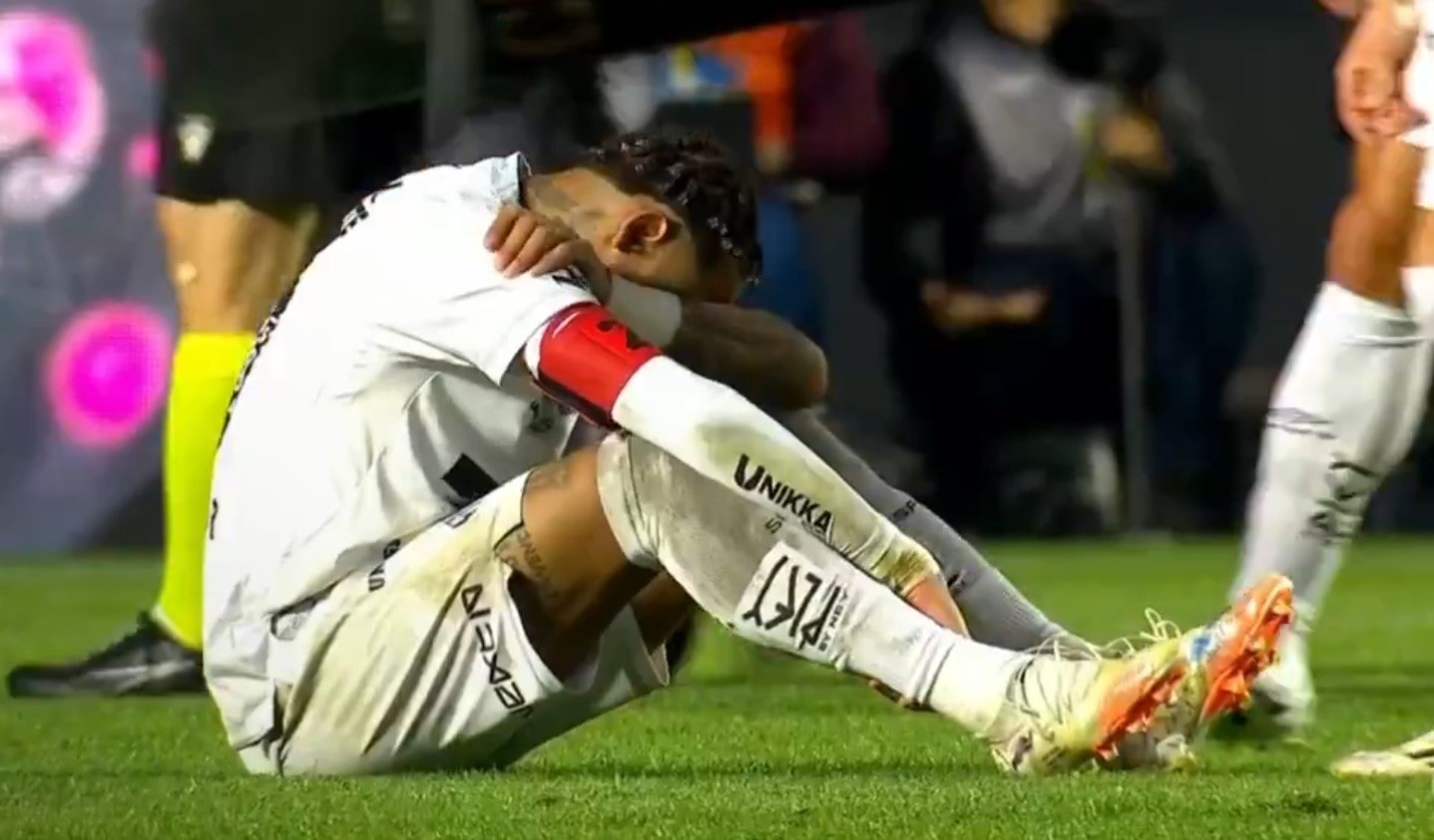 Neymar gözyaşlarını tutamadı! Tarihi yenilgi Neymar gözyaşlarını tutamadı! Tarihi yenilgi