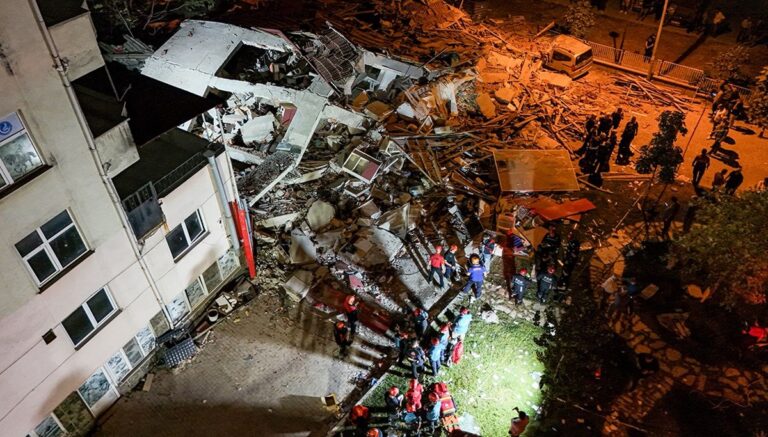NTV deprem bölgesinde: Sındırgı’da son durum NTV deprem bölgesinde: Sındırgı’da son durum