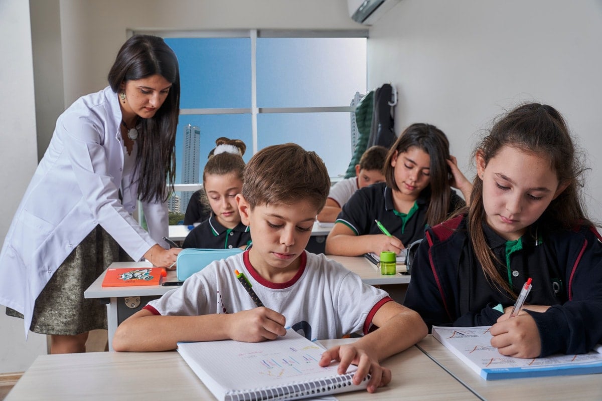 Öğretmene 12 bin liraya kölelik ilanı Öğretmene 12 bin liraya kölelik ilanı