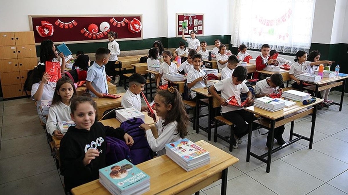 Okullardaki İngilizce dersinde radikal değişiklik: Üç ayrı grup oluşturulacak Okullardaki İngilizce dersinde radikal değişiklik: Üç ayrı grup oluşturulacak