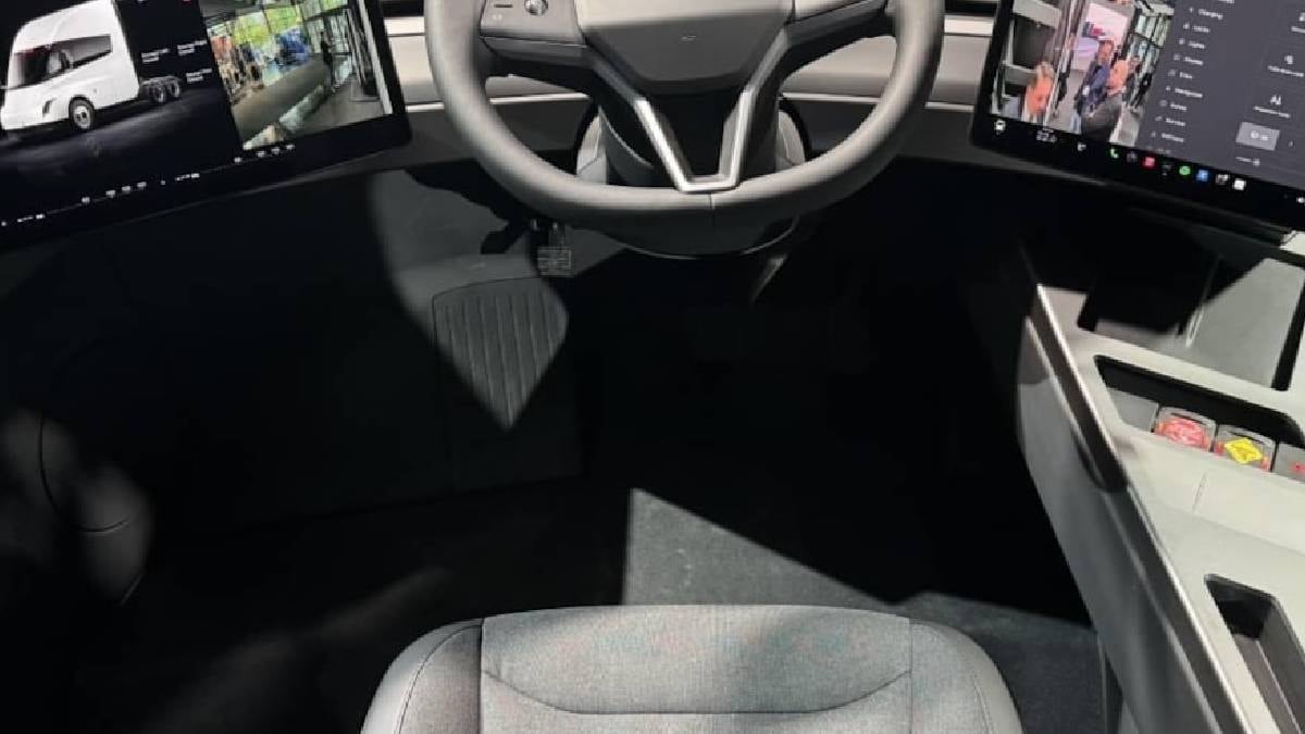 Otomotiv devi tepetaklak oldu Otomotiv devi tepetaklak oldu