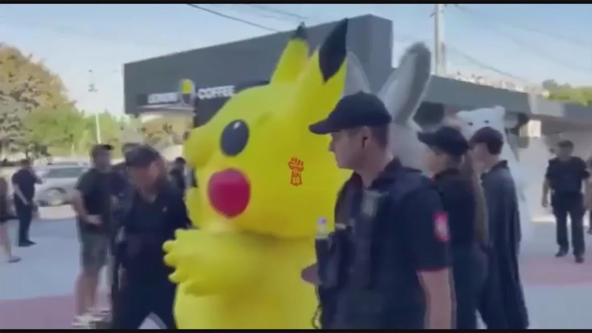 Pikachu Moldova’da gözaltına alındı Pikachu Moldova’da gözaltına alındı